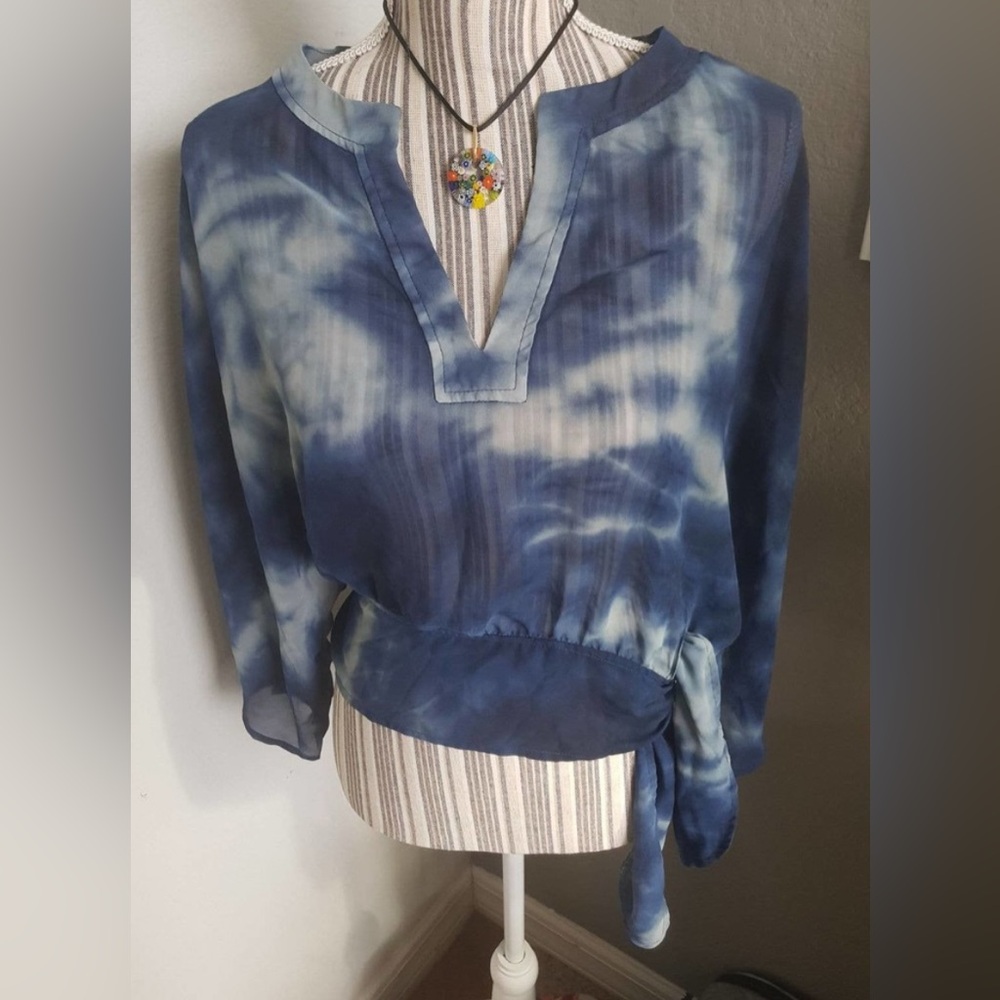 NY & COMPANY Tie-Dye Blouse With Long-Sleeves, Blue/White, Small, EUC  (PM-5)